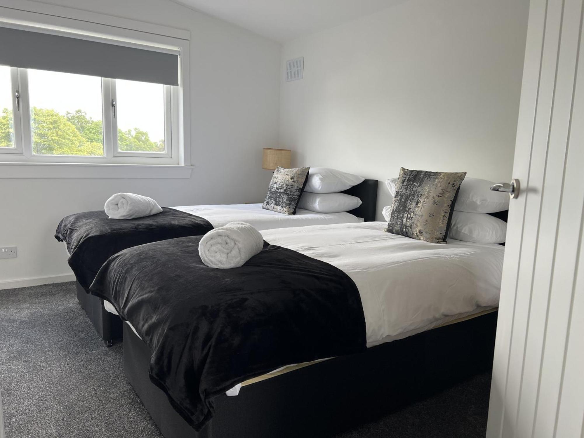 Alexander Road Villa Glenrothes Bagian luar foto
